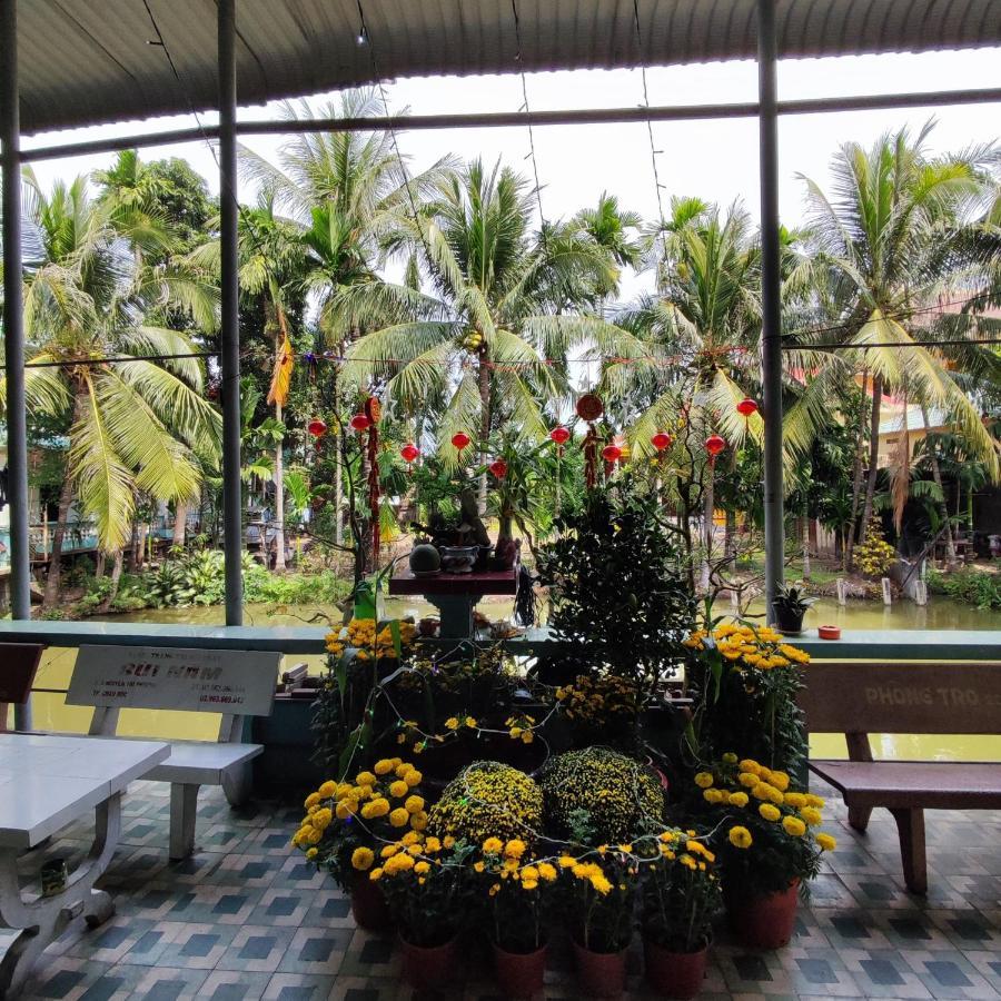Khach San 20 Hotell Chau Doc Exteriör bild
