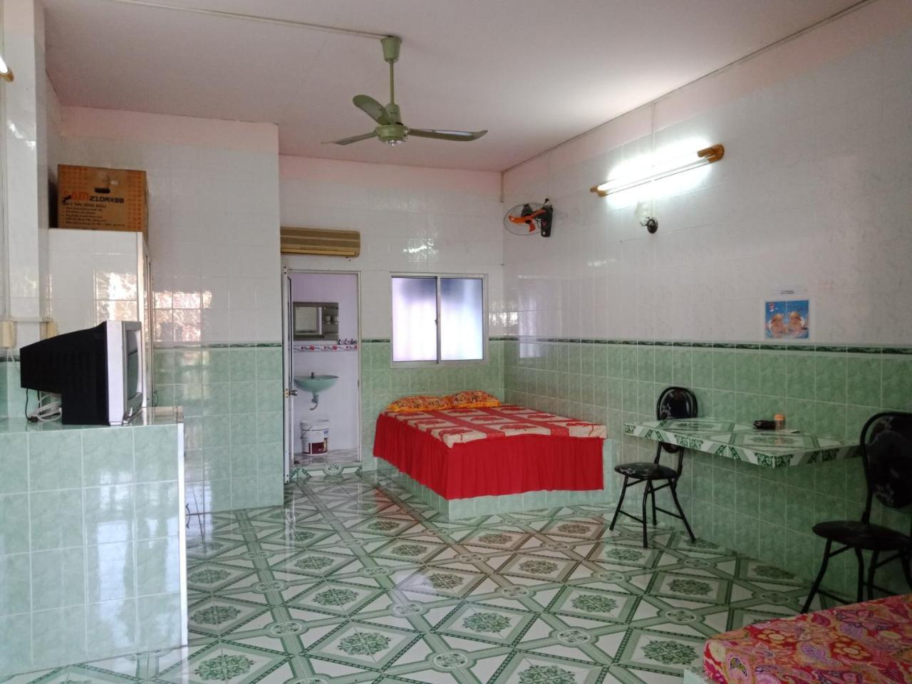 Khach San 20 Hotell Chau Doc Exteriör bild