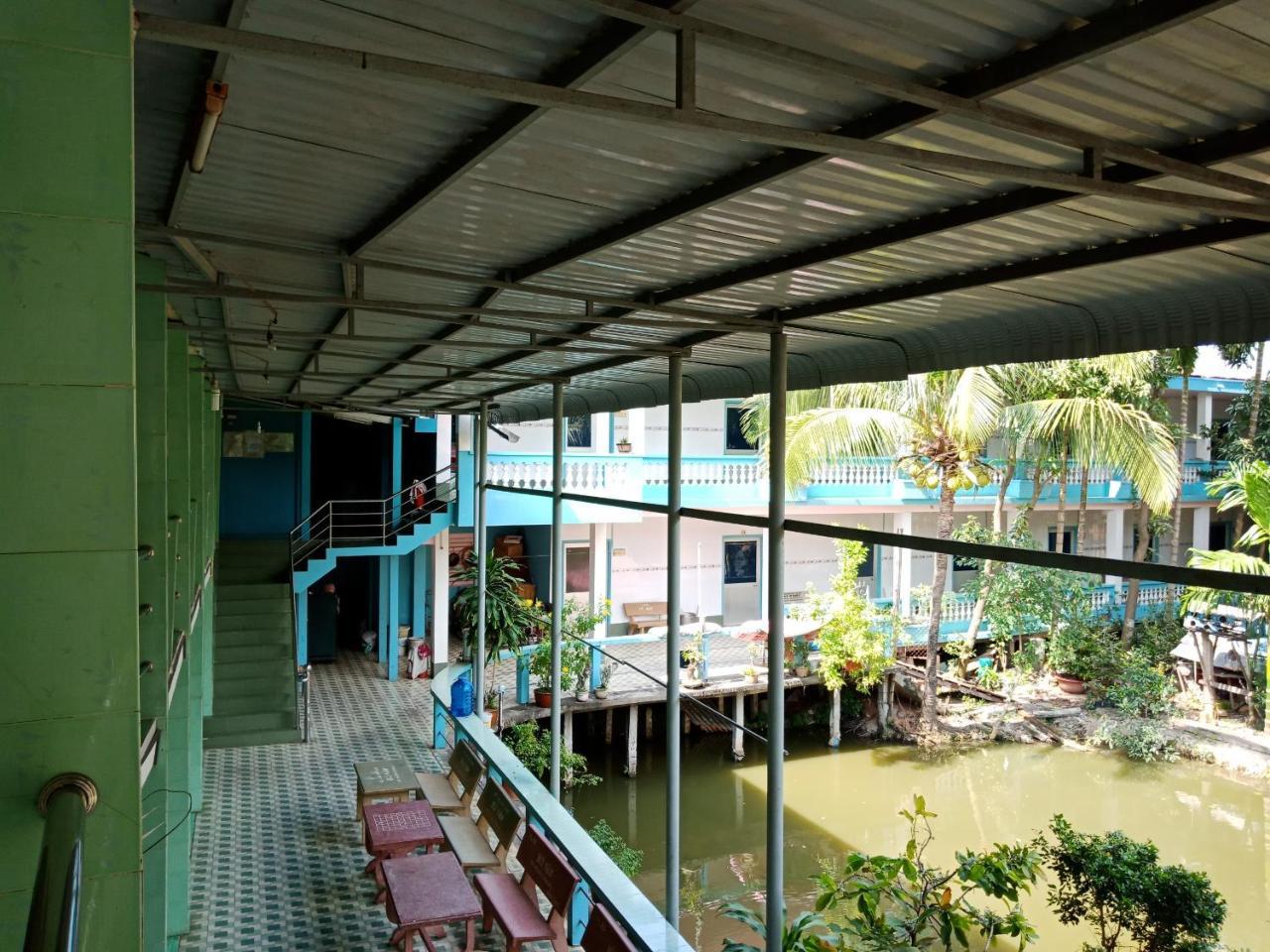 Khach San 20 Hotell Chau Doc Exteriör bild