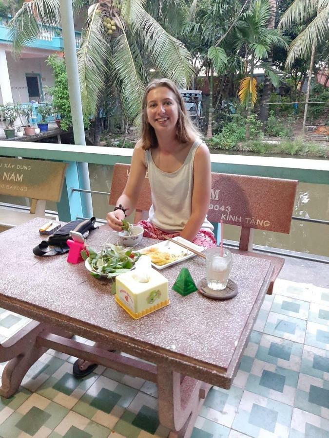 Khach San 20 Hotell Chau Doc Exteriör bild